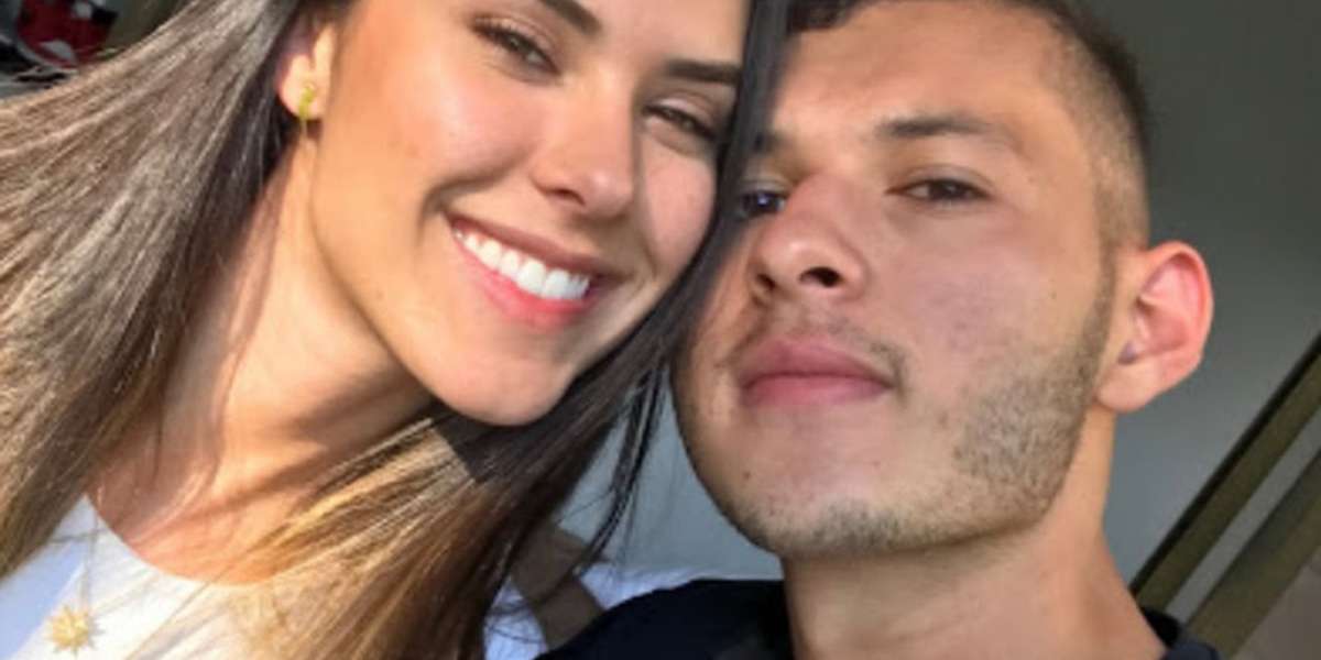 Daniela Salazar y Simón Pulgarín, una de las parejas más queridas de las redes sociales confirmaron hoy la noticia.