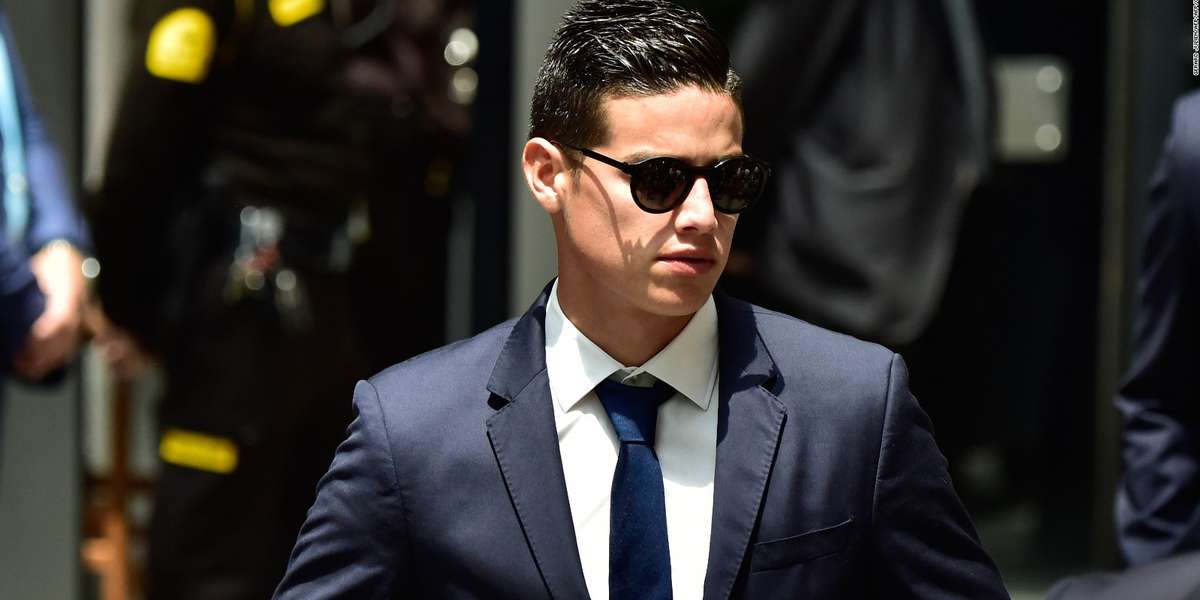El actual jugador del Everton, de 29 años, presumió su jet privado en el que viajó junto a su hija Salomé Rodríguez.
