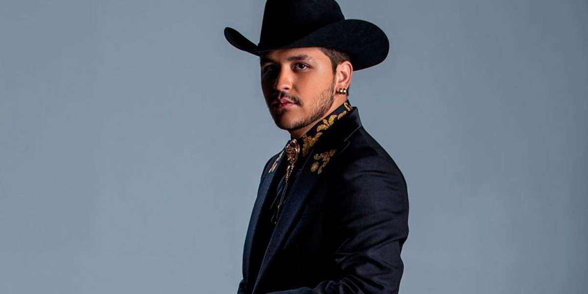 El cantante mexicano podría tener problemas legales tras tener una mascota en casa. 
