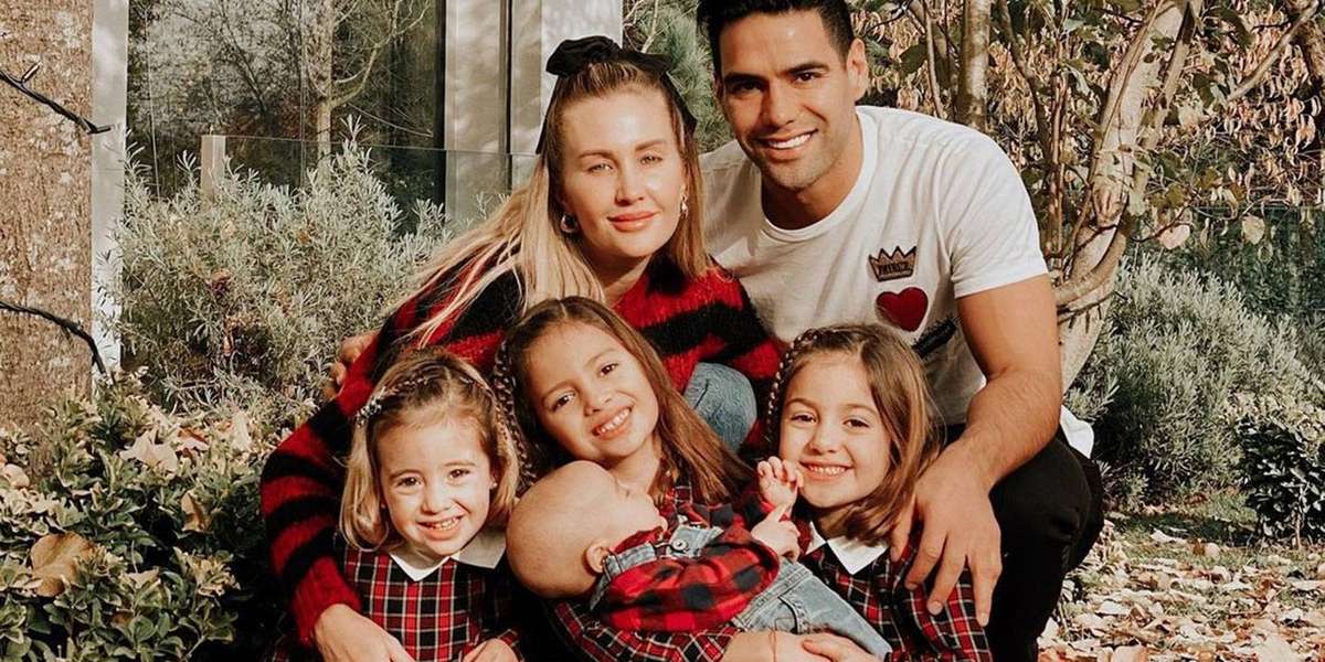Falcao Garcia  y su esposa Lorelei Tarón tienen tres hermosas hijas y un varón de un año, sin duda una gran familia.