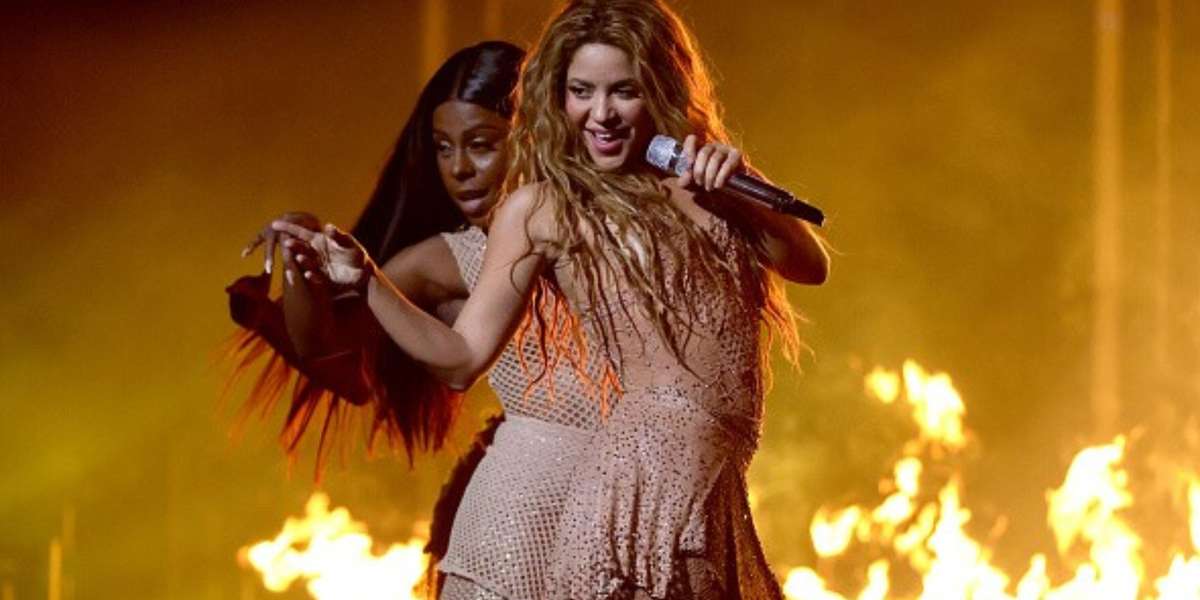 Impresionante, así fue la presentación de Shakira en los VMA's