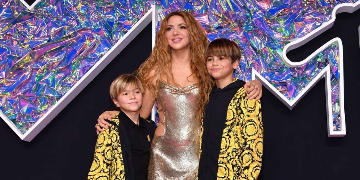 La millonada que pagó Shakira por su vestido y los trajes de sus hijos en los VMA's