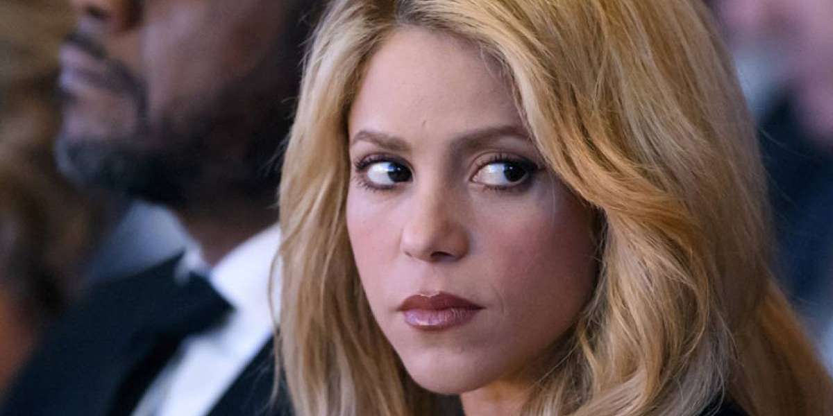 La cantante Shakira habría robado una canción y la hizo parecer como de su autoría aunque no era así y los internautas la descubrieron. Te revelamos de cuál se trata.