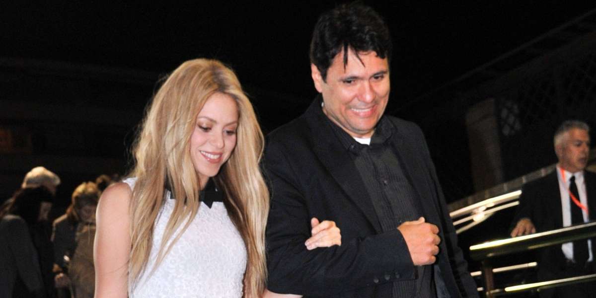 Shakira mantien muy pública, en redes sociales, su vida sentimental y su carrera musical, y aunque publique poco de sus hermanos, es muy cercana a ellos