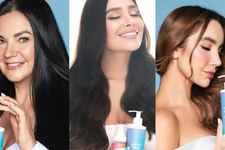 Mamá, hermana y Paola Jara promocionando productos de belleza