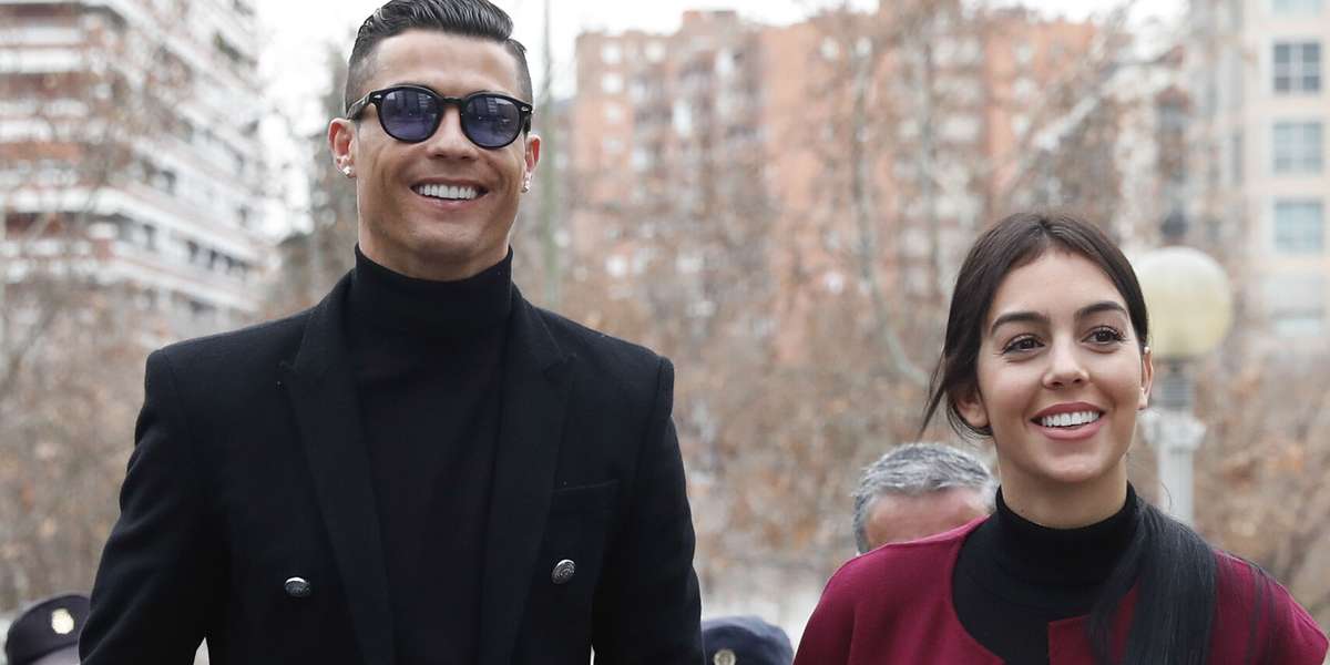 A la modelo no le importó que su suegra no estuviera de acuerdo con su boda con el futbolista y ahora está más unida a él. 