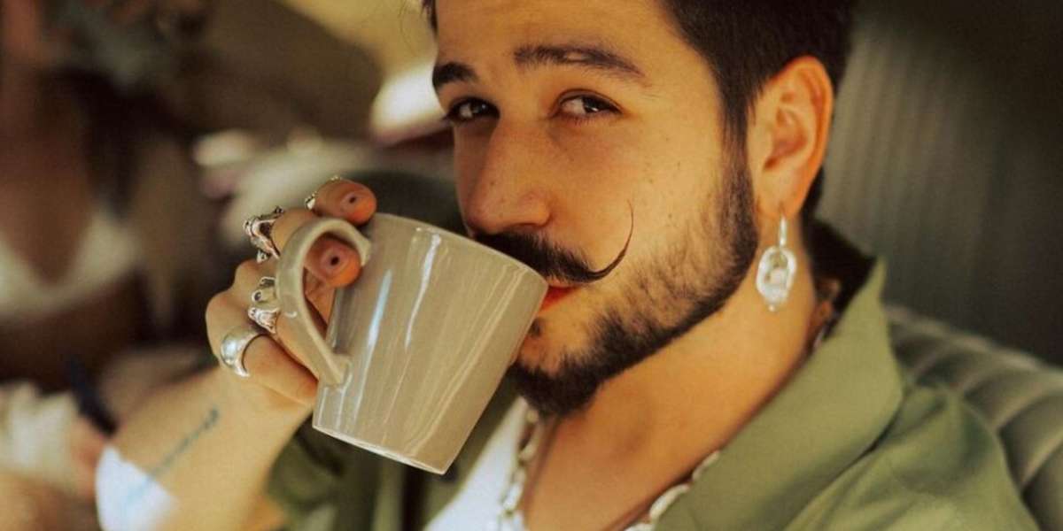 Al cantante colombiano le pidieron una foto pero porque lo confundieron con otra persona