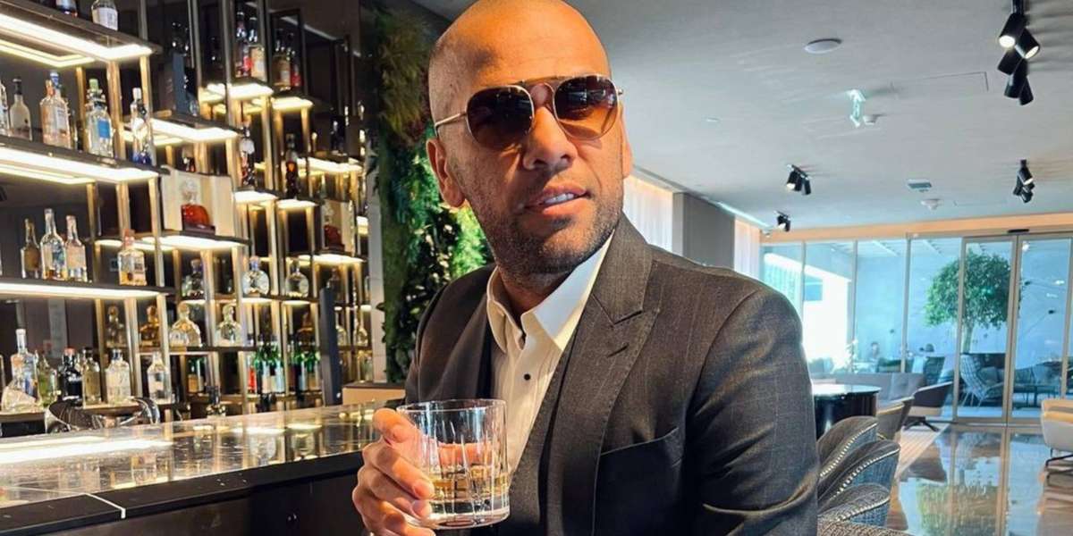 Alves no sólo se movió en el mundo del fútbol pues cuenta con grandes negocios muy alejados del deporte