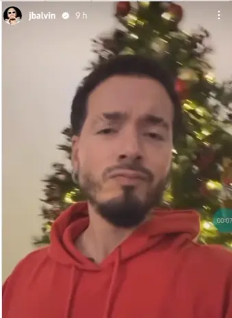 J Balvin y su decarocion de navidad. Imagen tomada de Instagram