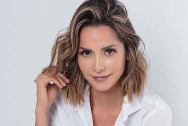 Carmen Villalobos con el cabello rubio. Imagen tomada de QUEVER