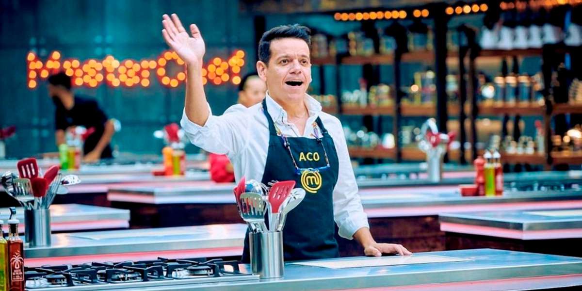 Chapulines, acociles y gusanos de maguey, tenian que cocinar los participantes del reality de cocina, pero a más de uno no le salió bien la reseta. 