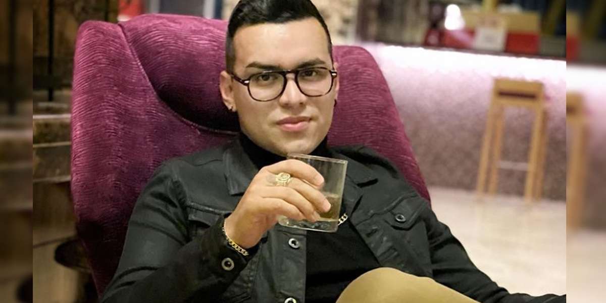 Como todos los grandes artistas de hoy, del genero popular en Colombia, Yeison Jimenez también empezó desde cero
