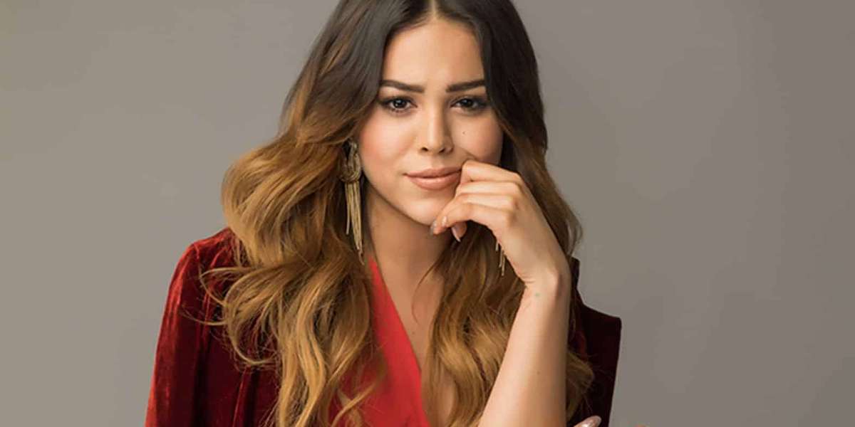Danna Paola se parece mucho a su personaje Lu en la exitosa serie de Netflix Élite, pero no siempre fue así.