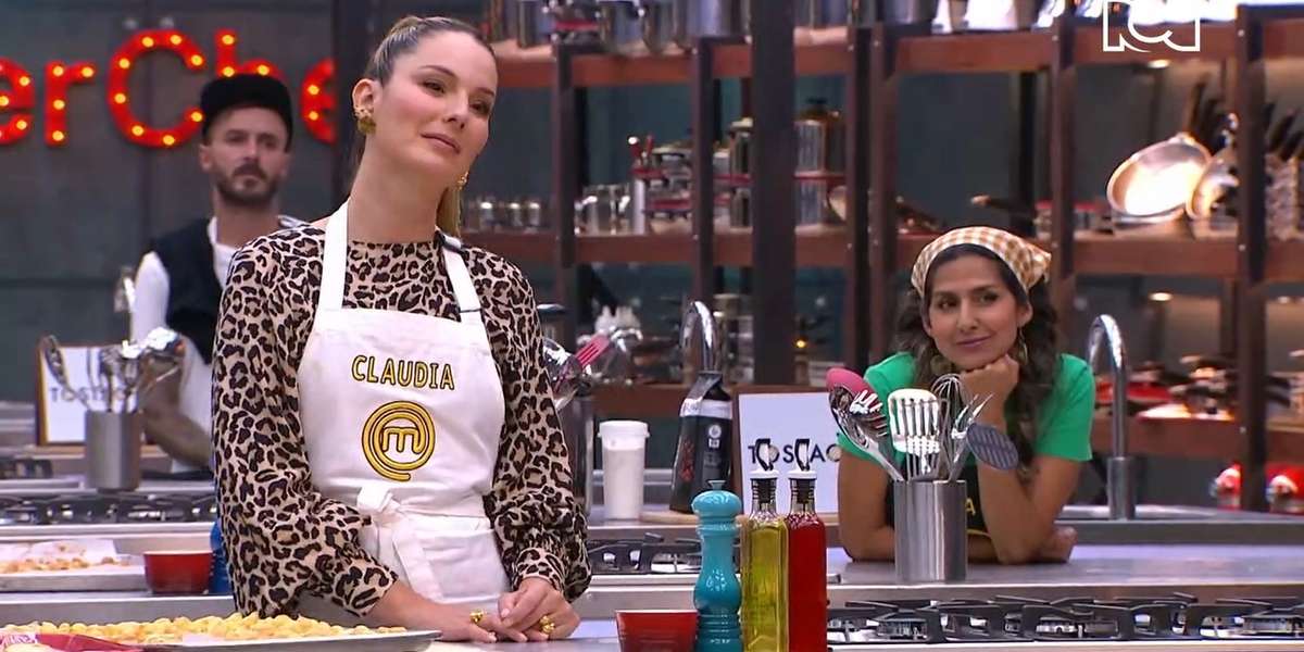 De presentadora a participante, así fue la noche de Claudía Bahamón de cocinera en MasterChef Celebrity. 
