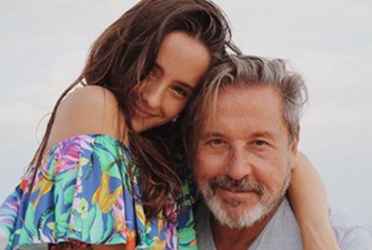 El abuelo de Índigo era uno de los más ansiosos por su llegada.