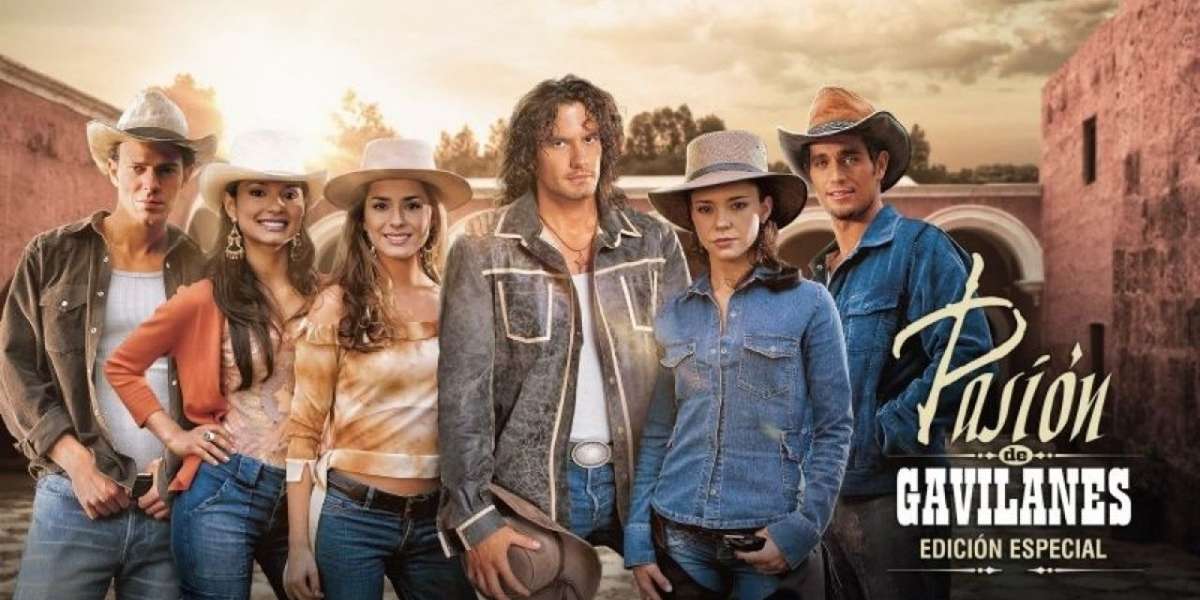 El actor colombiano Mauro Urquijo fue el encargado de darle vida a este personaje. En la novela fue un empresario que pretendía a Rosario Montes.