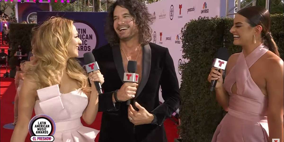 El actor de Pasión de Gaviles dio la noticia en la alfombra roja de los Latin American Music Awards 2022.