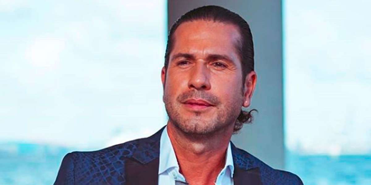 El actor pasó esto rojo pálido cuando quiso halagar a alguien por su perfume