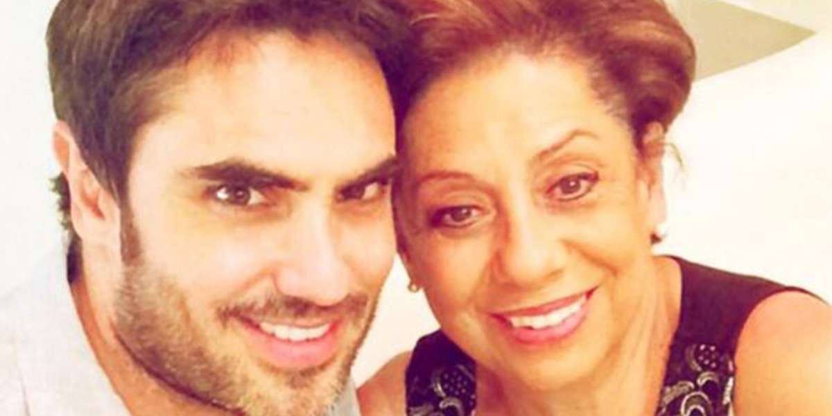 El actor publicó una fotografía con la que dijo pensar en su madre.