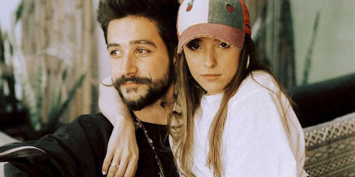 El cantante colombiano de 27 años empezará su tour denominado En mis manos. Sus fans celebran, mientras su esposa Evaluna Montaner se aleja de él.