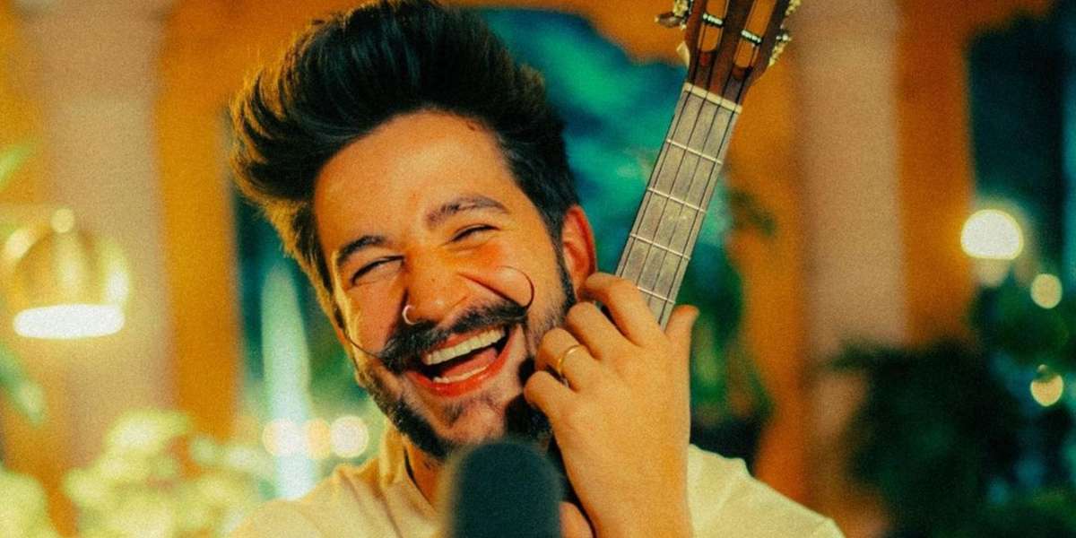 El cantante colombiano generó polémica en las redes sociales tras circular una postal en la que lucía un poco desalineada. 