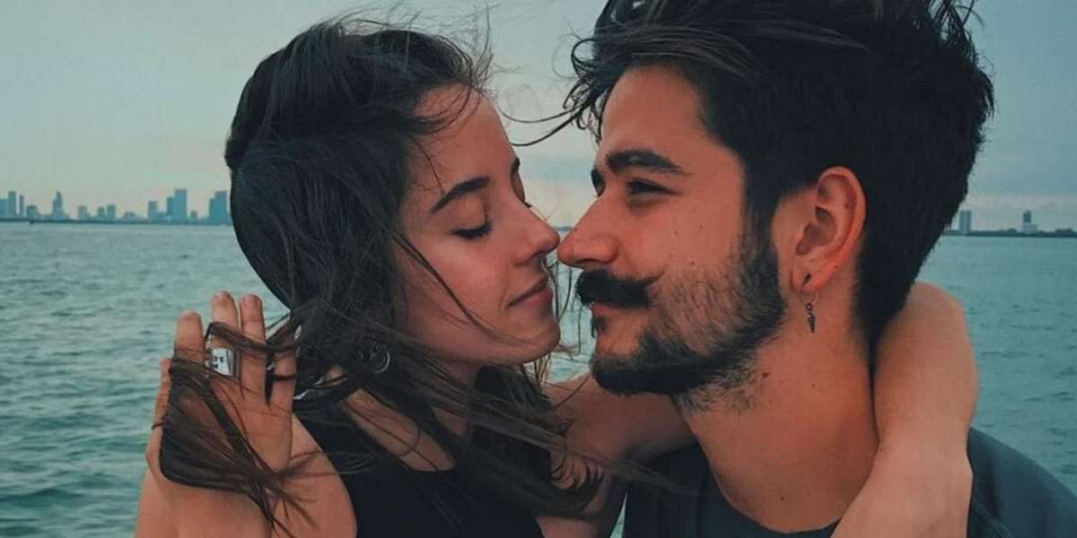 El cantante confesó que una fotografía en especifico lo hizo enamorarse de su ahora esposa 