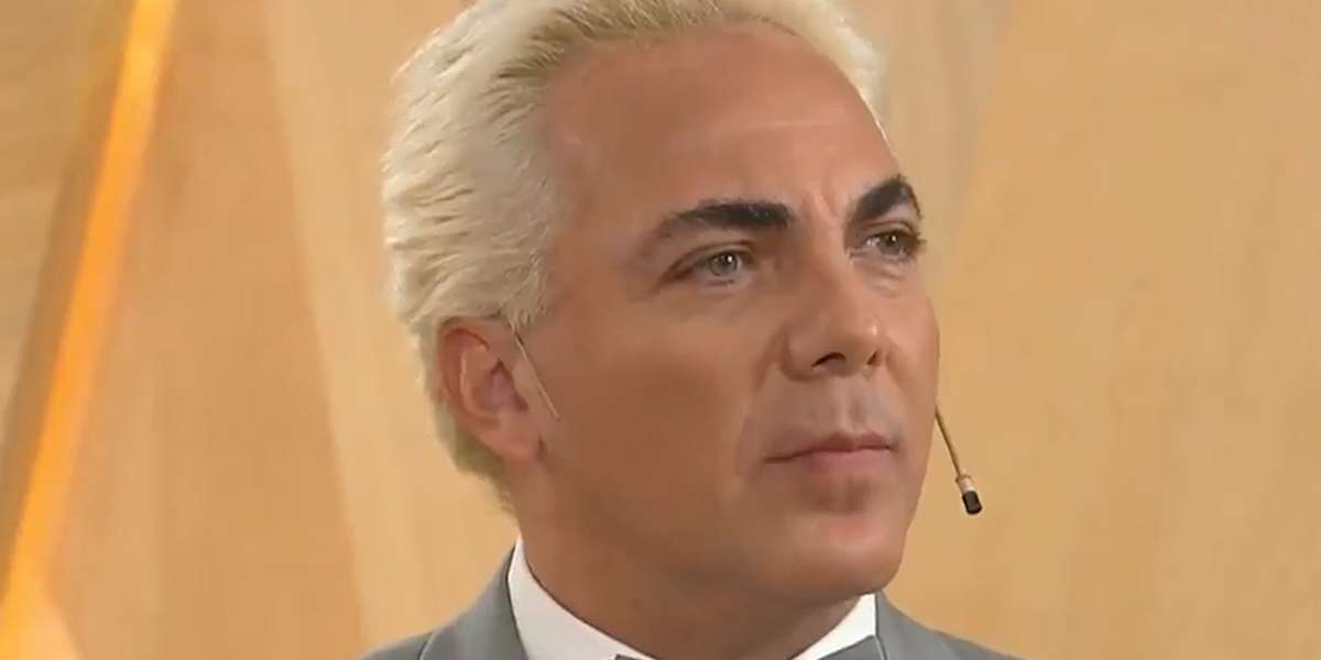 El cantante Cristian Castro vivió un momento muy bizarro mientras hacía un show en vivo en Argentina. No vas a poder creer lo que sucedió.