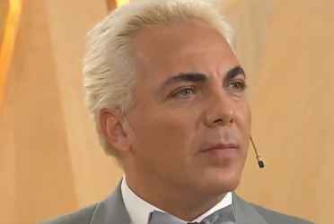 El cantante Cristian Castro vivió un momento muy bizarro mientras hacía un show en vivo en Argentina. No vas a poder creer lo que sucedió.