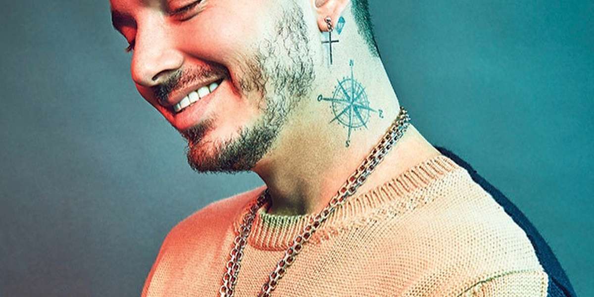 El cantante se enfrenta a uno de sus peores momentos a causa del polémico videoclip. 
 