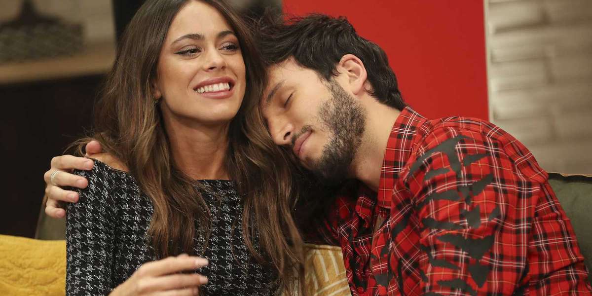 El cantante de Tacones Rojos y su ex compartieron un grato momento en Argentina.