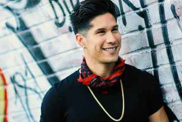 El cantante venezolano de 36 años no tuvo reparo en oficializar su amorío con una modelo venezolana que se roba las miradas.