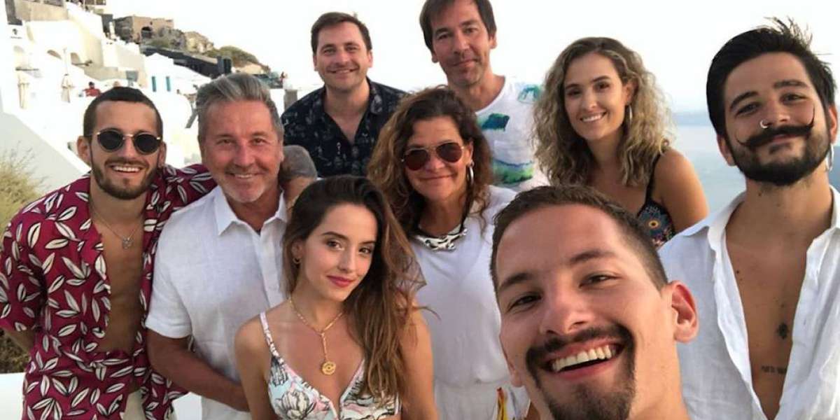El cantautor no pudo contener su alegría por lo que le depara a su núcleo íntimo en los próximos meses.