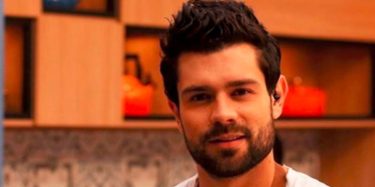 El chef decidió contratar un experto para que remodelara parte de su lujoso departamento.