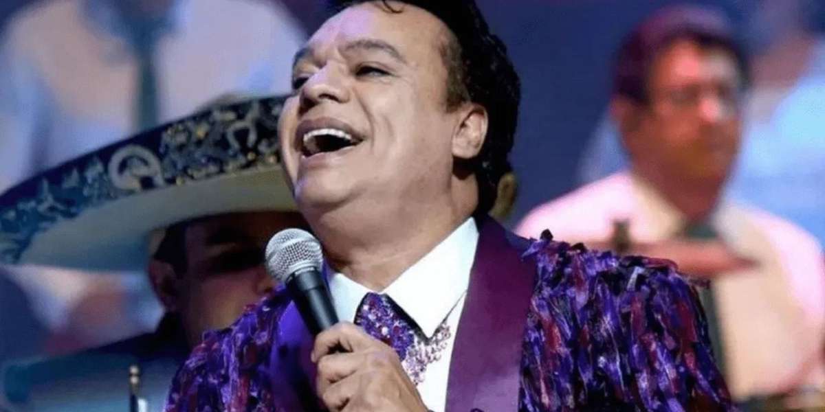 El divo de Juárez habría prometido a sus seguidores volver con una nueva canción.