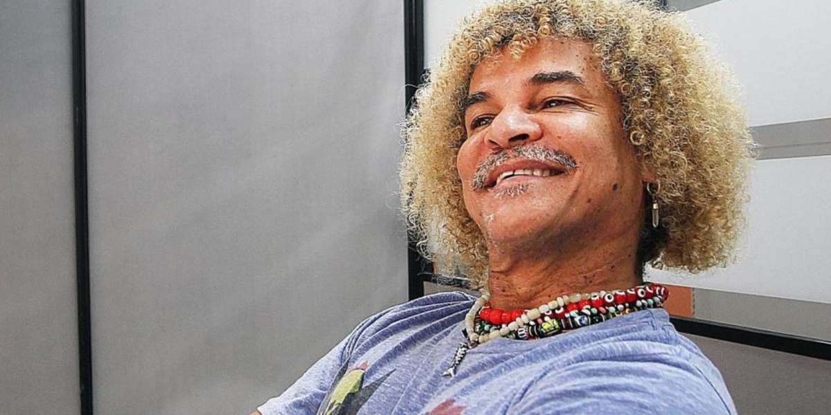 El exfutbolista Carlos 'El Pibe’ Valderrama estuvo cantando con Breiner Gaster uno de los finalistas de la descarga