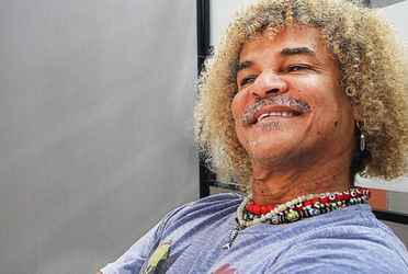 El exfutbolista Carlos 'El Pibe’ Valderrama estuvo cantando con Breiner Gaster uno de los finalistas de la descarga