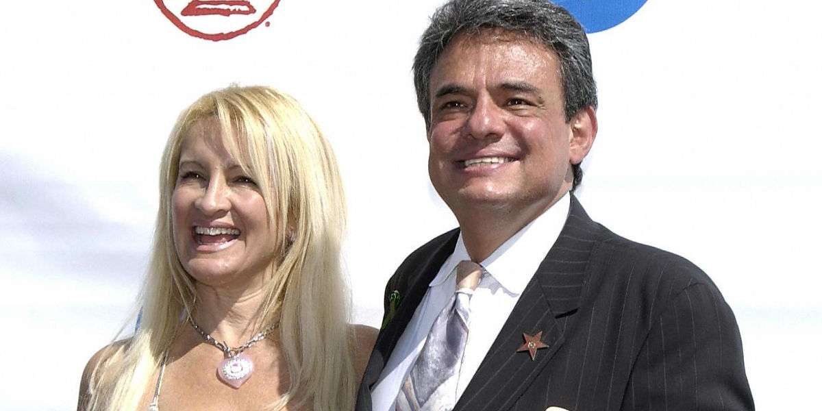 El exrepresentante del cantante mexicano reveló la verdad de un supuesto hermano de Sara Salazar 