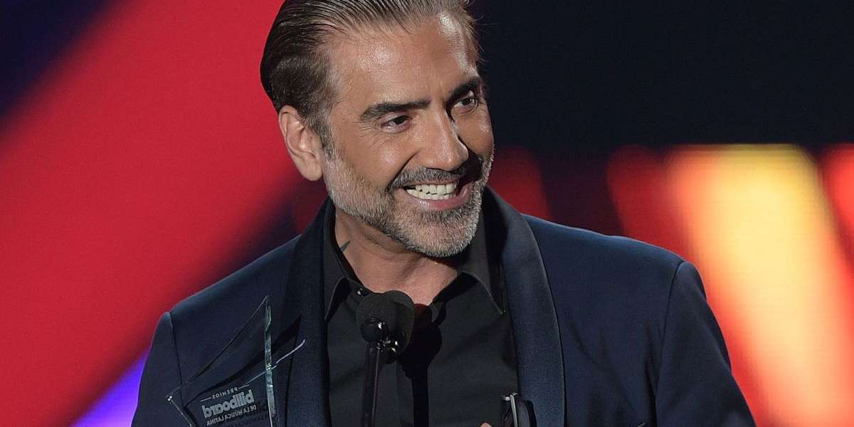 El Potrillo ama vestirse bien; pero a veces no mide sus caprichos y se pasa de la raya.