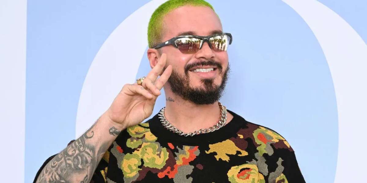 El reggaetonero compartió algunas fotos de hace algunos años parece que no le gustaron mucho a sus fanáticos