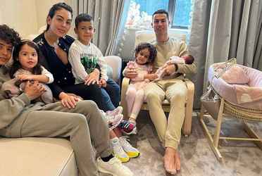 Georgina Rodríguez regresa a casa con su pequeña hija, sus hermanos la recibieron felices.