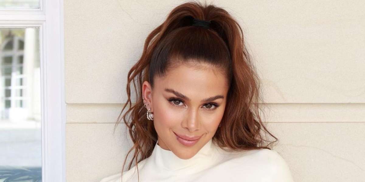 Greeicy tuvo una caída en pleno concierto 
