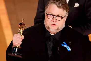 Guillermo Del Toro dice 'presente' nuevamente en los Premios Oscars levantando la tercera estatuilla de su carrera