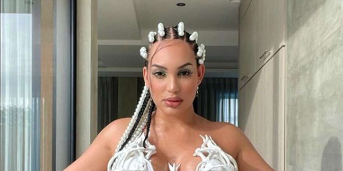 Hoy es la boda de los influencers Andrea Valdiri y Felipe Saruma y ya sabemos quien es el diseñador de su vestido de novia