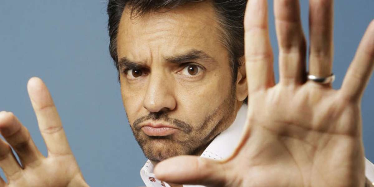 Increible. Eugenio Derbez reacciona ante el pedido de llevar a Mauricio Ochmann de viaje en la segunda temporada de la serie de su familia