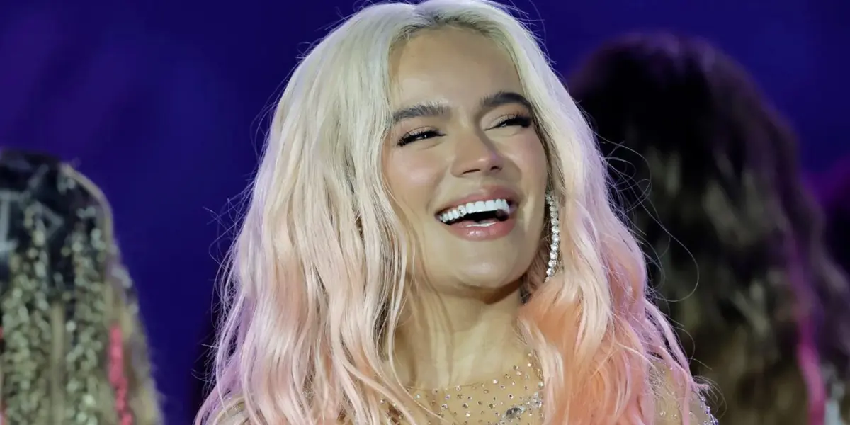 Karol G sonriendo. Imagen tomada de EUROPA FM