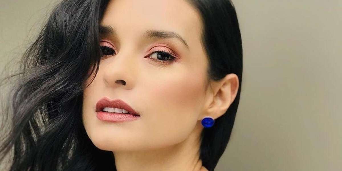 La actriz colombiana mostró una de sus fotografías preferidas en la que sale acompañada de su familia. 