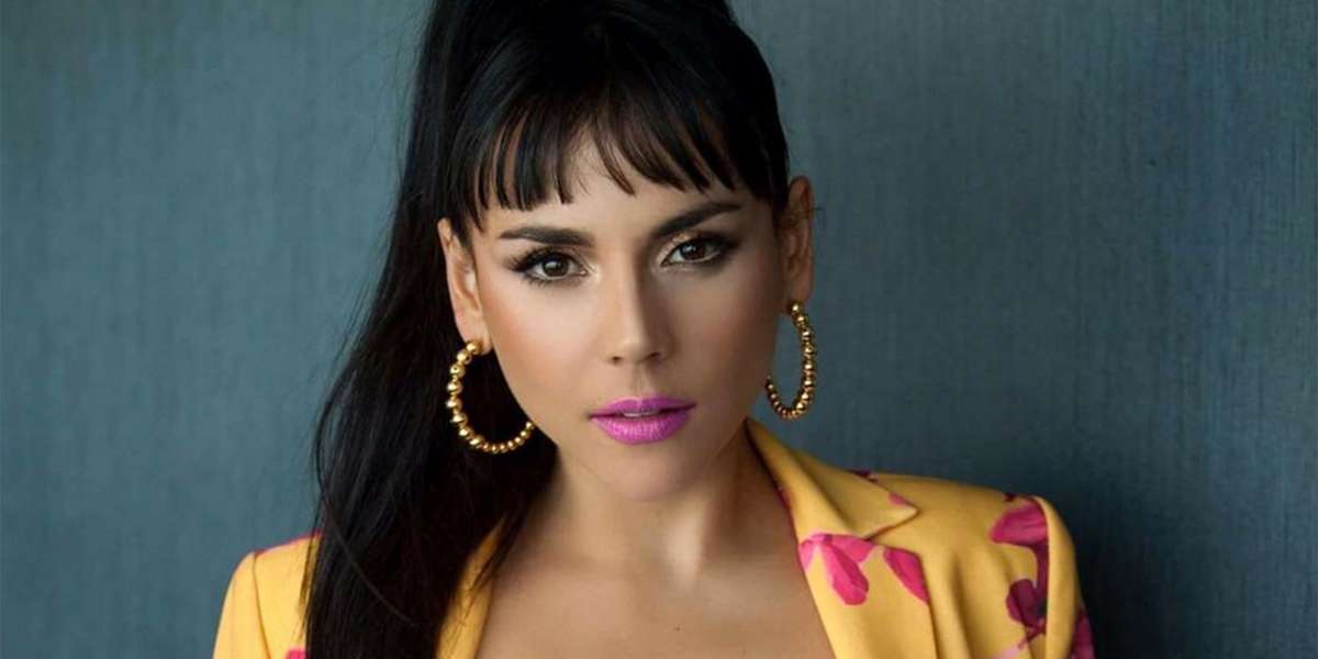 La actriz y el cantante coincidieron en un exclusivo evento y se desataron miles de teorías.  