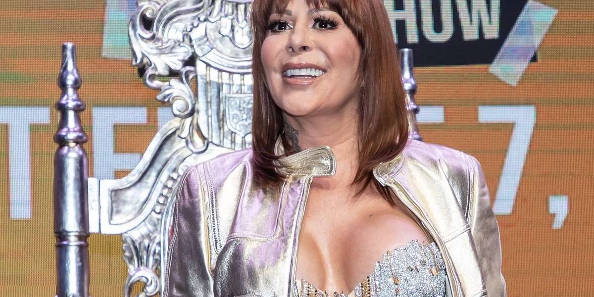 La cantante Alejandra Guzmán mantuvo una relación amorosa con su doctor, pero la relación no duró mucho por este motivo.