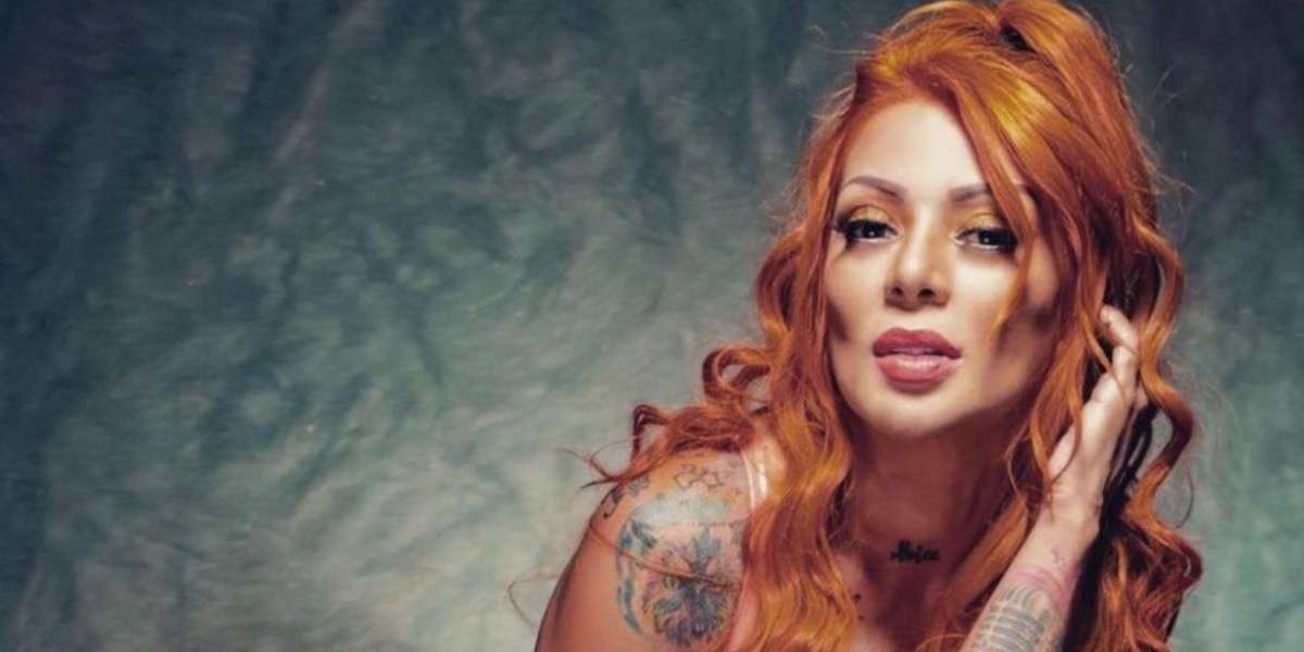 La cantante confesó que su primer amor es ahora un reconocido cantante