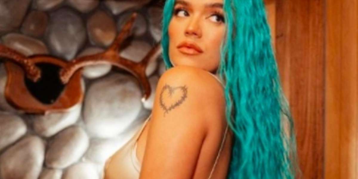 La cantante se ha dejado ver muy cercana con otro artista del género urbano